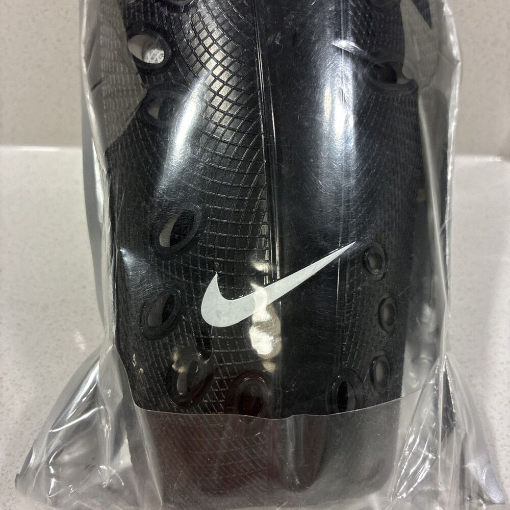 NIB Nike J Guard Shin Guards L M SP0040-009 Black and White Soccer, Size Large